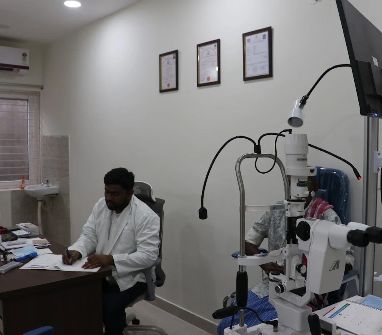 Trinetra Specialized Eye Care